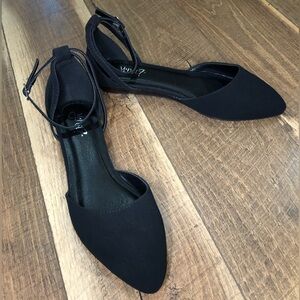 Y Not? Black Suede Pointed Toe Ankle Strap Ballet Flats Size 8.5W